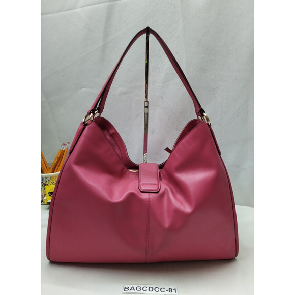 Coach Carlyle Pink Smooth Leather Turnlock 3 Compartments Shoulder Bag - Picture 2 of 15